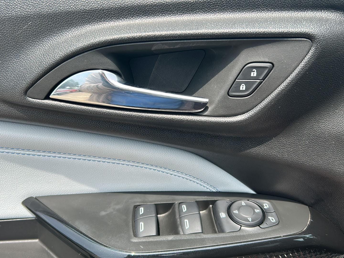 2025 Chevrolet Trax LT - Photo 10