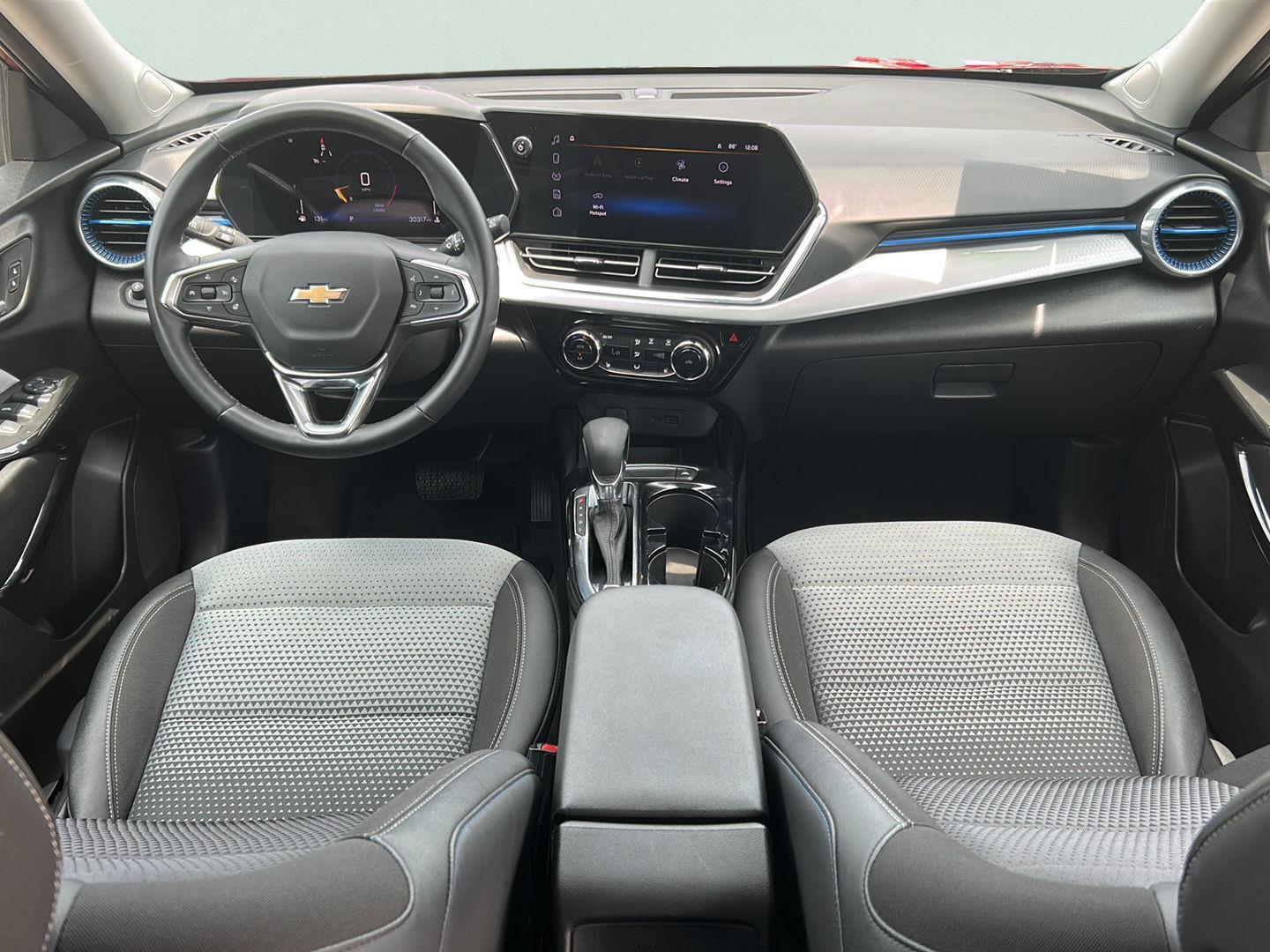2025 Chevrolet Trax LT - Photo 18