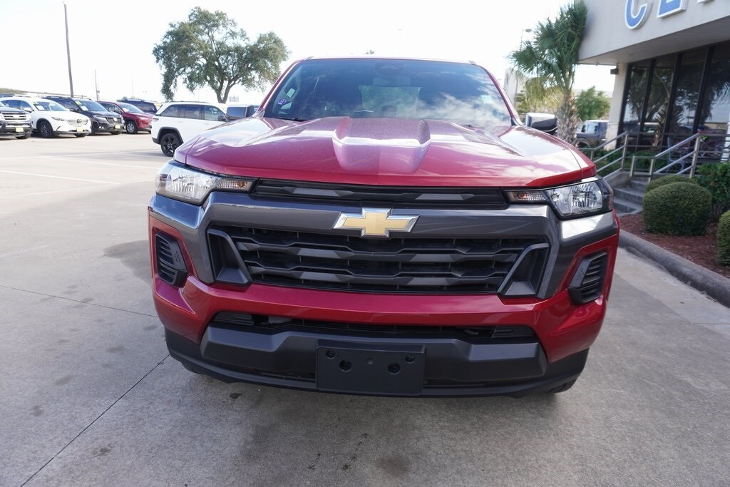 2023 Chevrolet Colorado LT photo 2