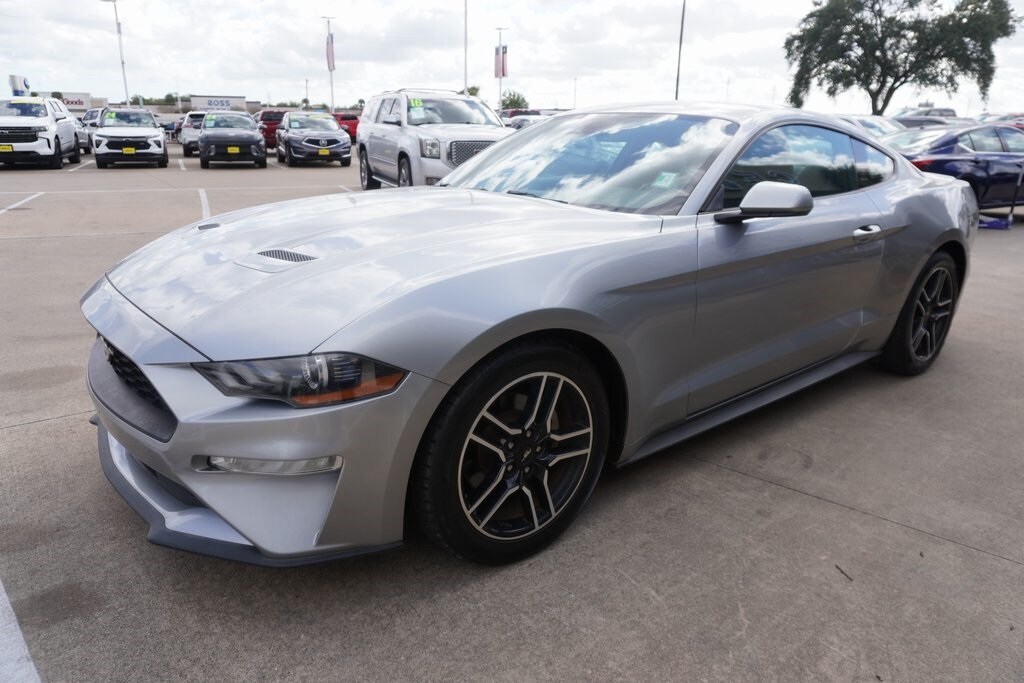 2021 Ford Mustang EcoBoost Premium photo 3