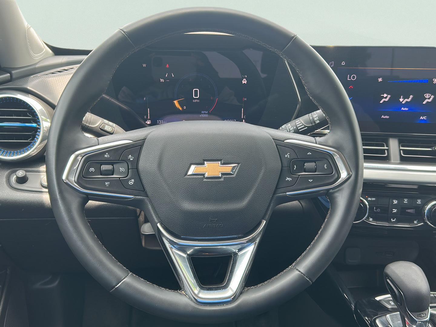 2025 Chevrolet Trax LT - Photo 11