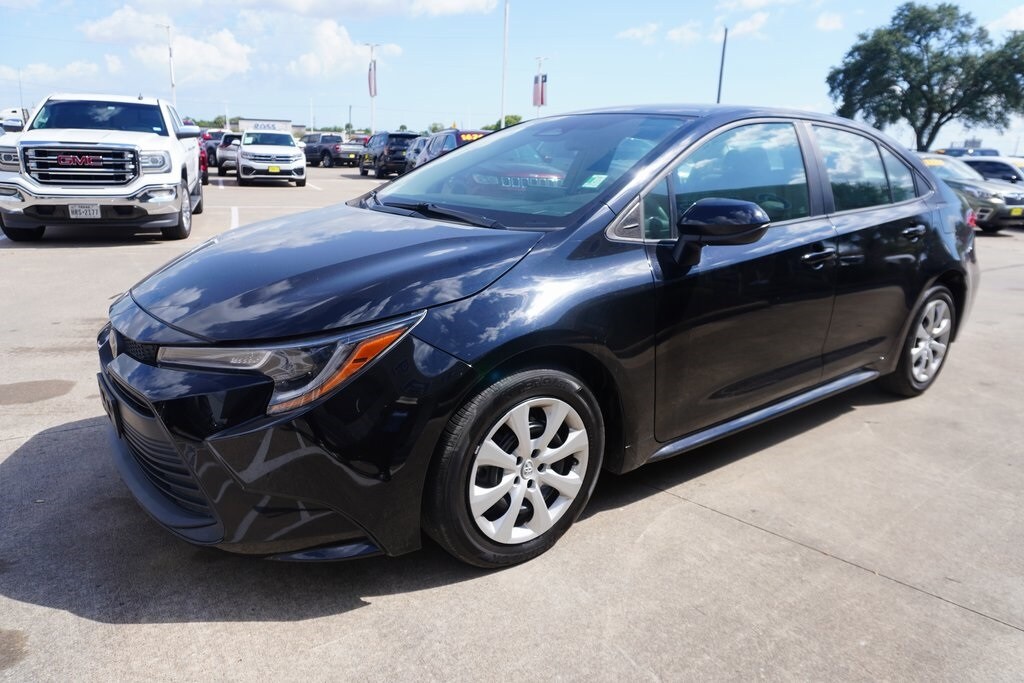 2023 Toyota Corolla LE photo 3