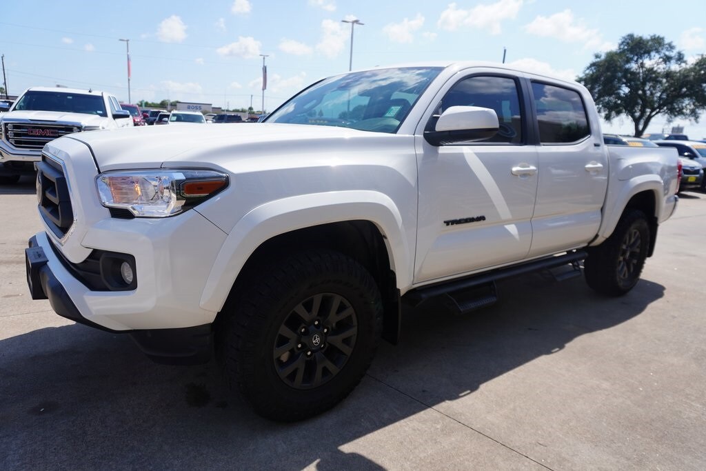 2023 Toyota Tacoma SR5 photo 3