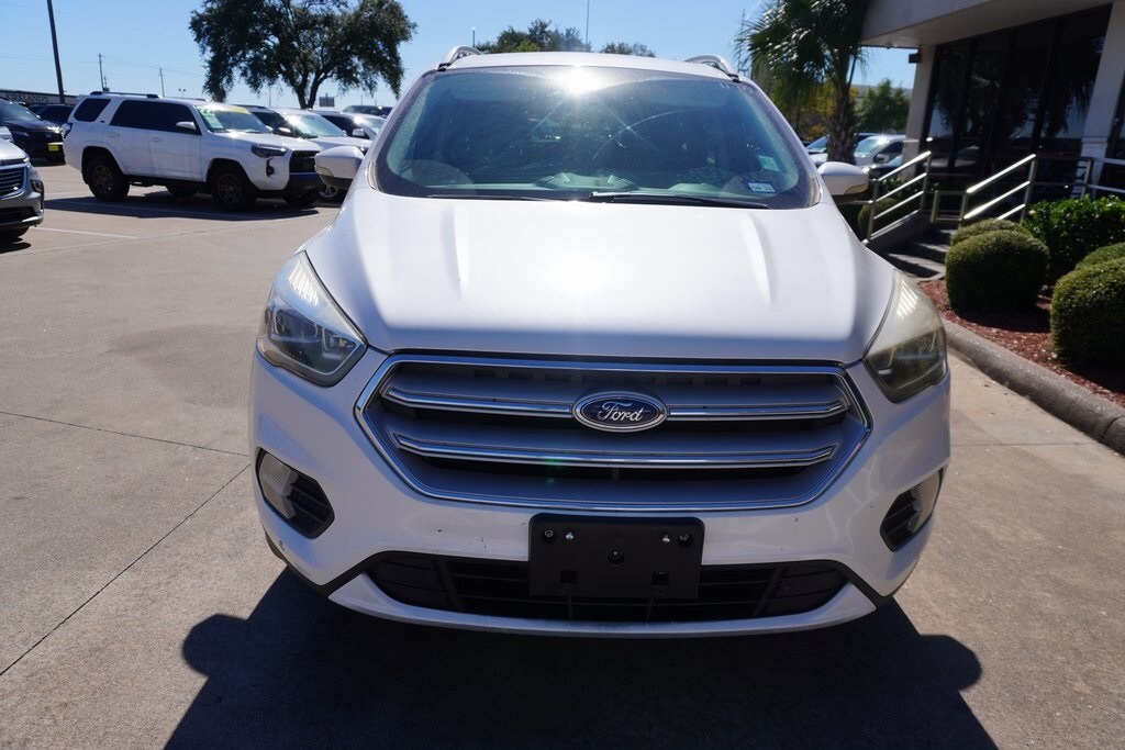 2019 Ford Escape Titanium photo 2