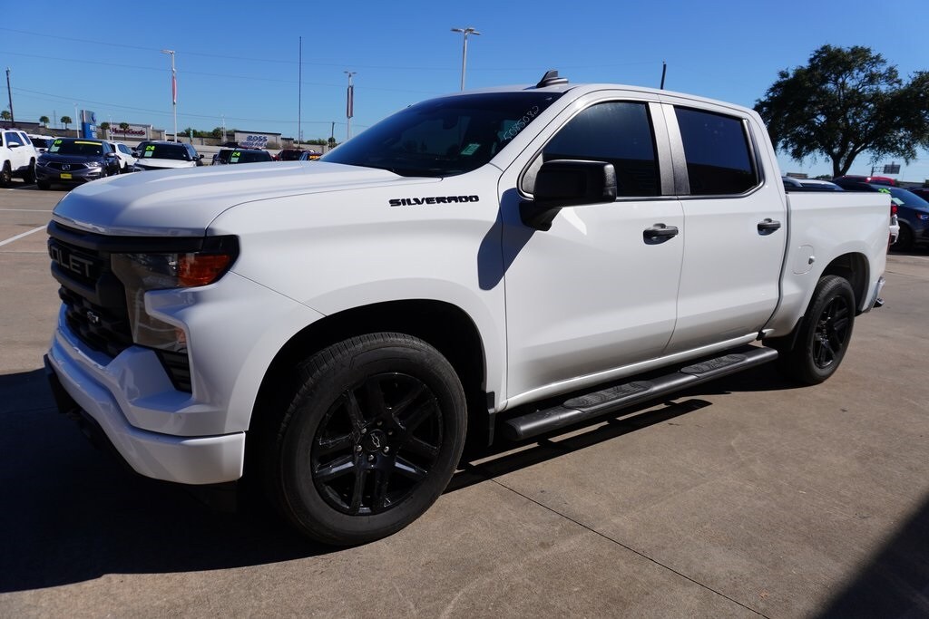 2024 Chevrolet Silverado 1500 Custom photo 3