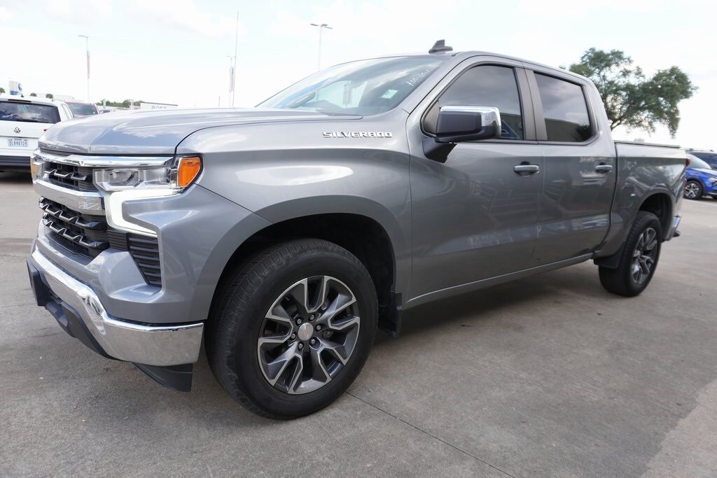 2023 Chevrolet Silverado 1500 LT photo 3