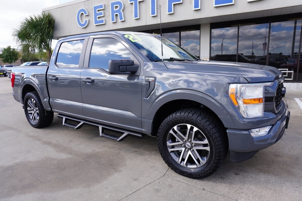 2021 Ford F-150 XL's photo