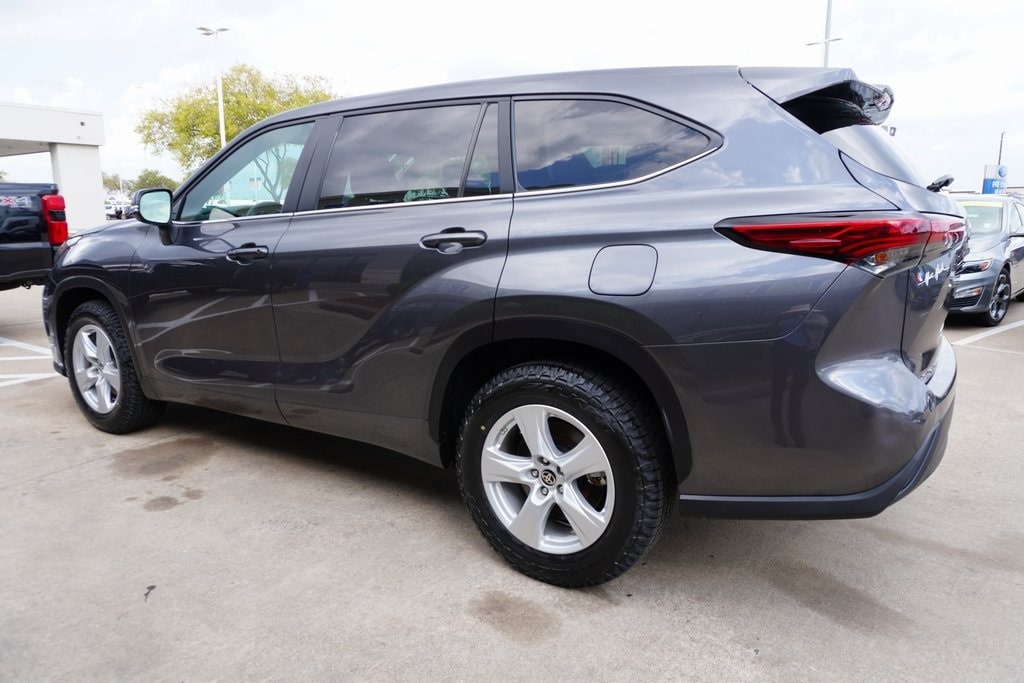 Used 2023 Toyota Highlander LE SUV