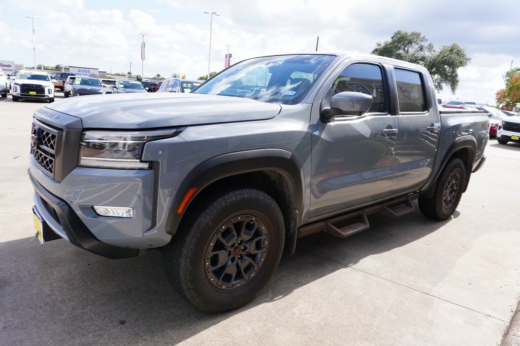 2023 Nissan Frontier PRO-4X photo 2