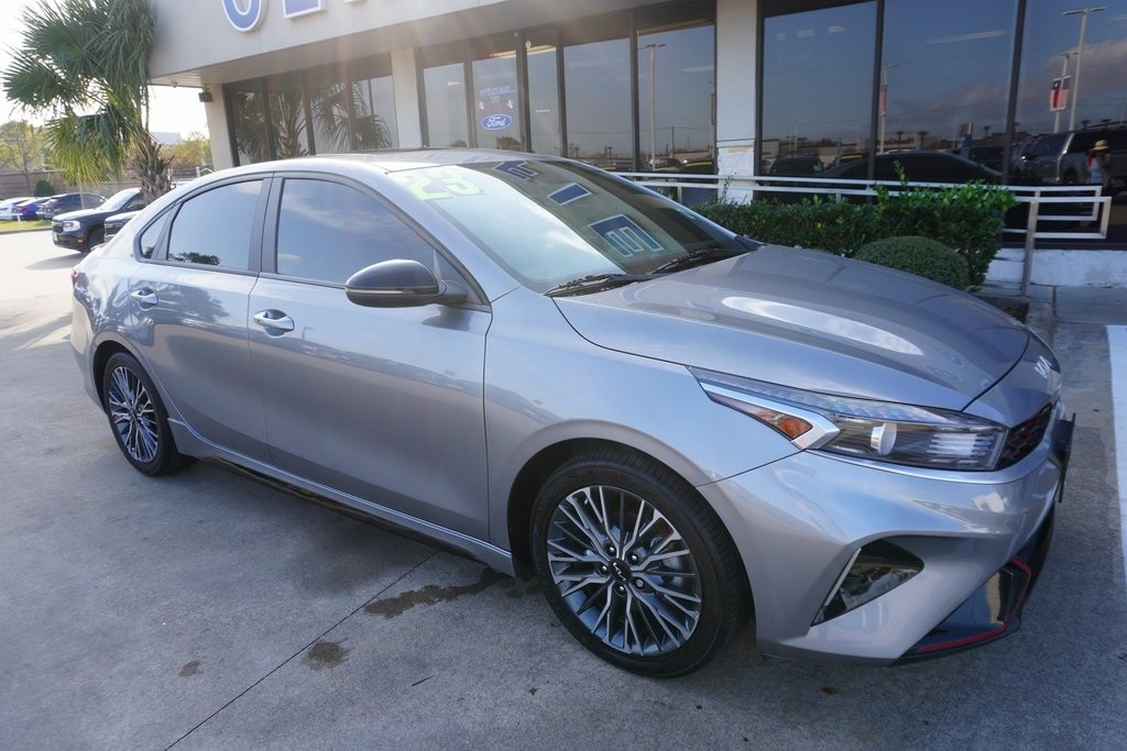 2023 Kia Forte GT-Line's photo