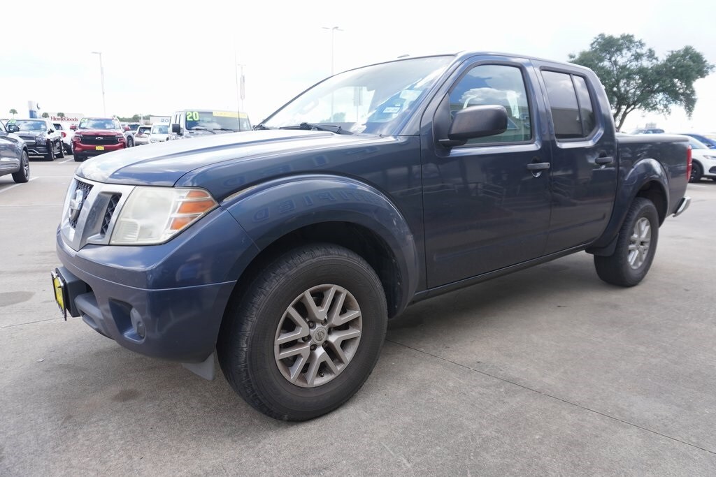 2015 Nissan Frontier SV photo 3