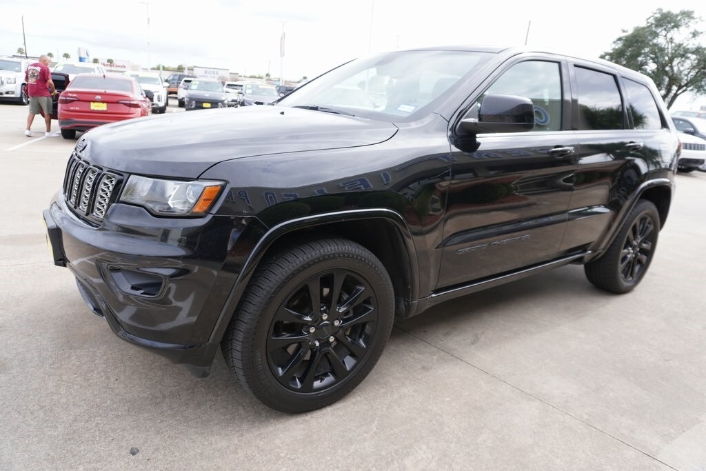 2017 Jeep Grand Cherokee Altitude photo 2
