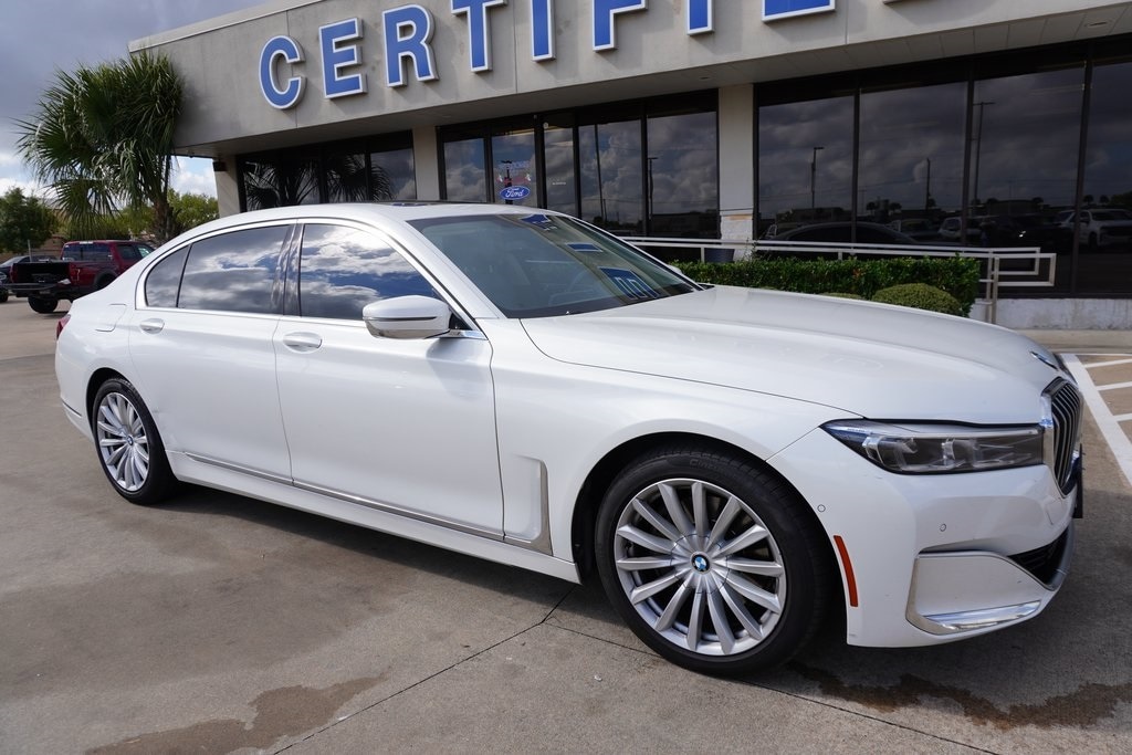 2022 BMW 7 Series 740i
