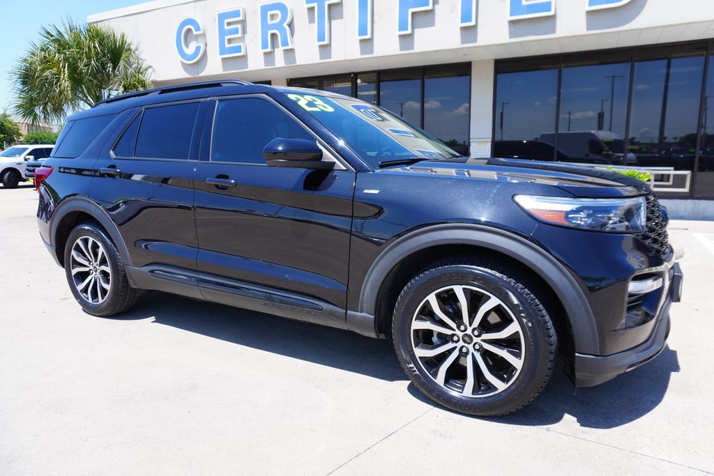 2023 Ford Explorer ST-LINE RWD's photo