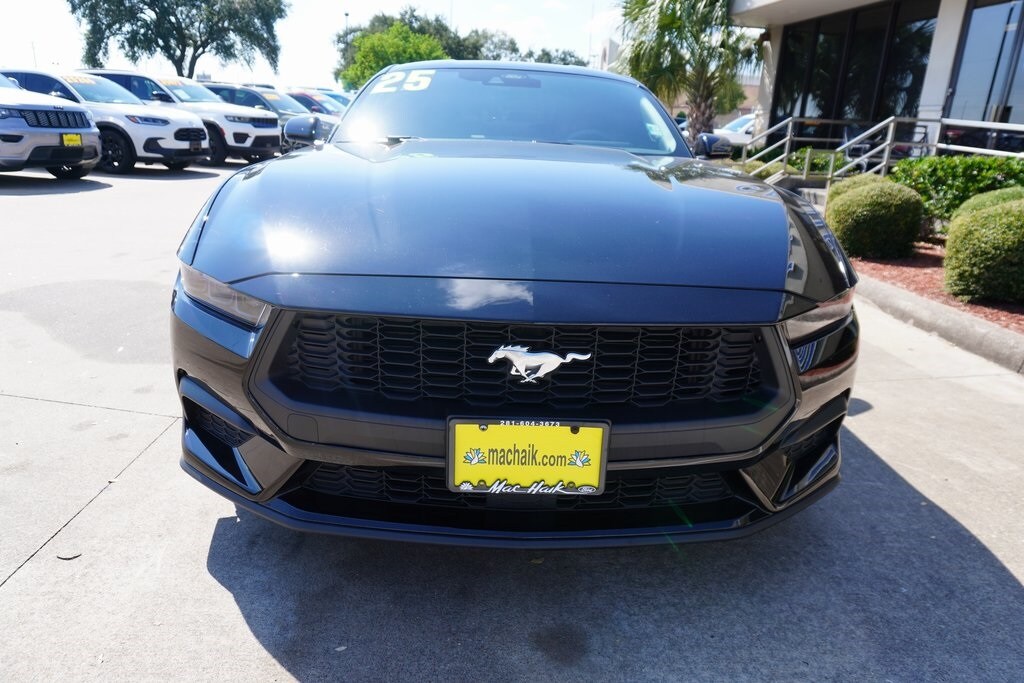 2025 Ford Mustang EcoBoost photo 2