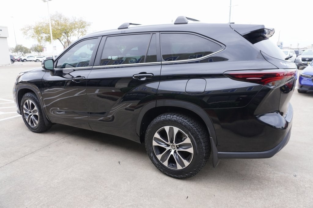 Used 2024 Toyota Highlander LE SUV