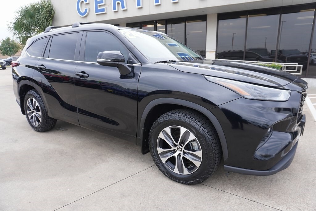 Used 2024 Toyota Highlander LE SUV