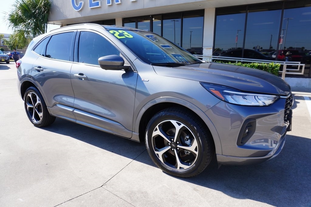 2023 Ford Escape ST-Line Select's photo