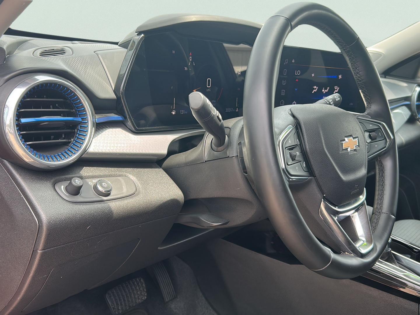 2025 Chevrolet Trax LT - Photo 13