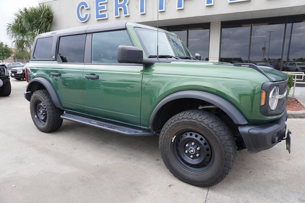 2022 Ford Bronco 4-Door Black Diamond's photo