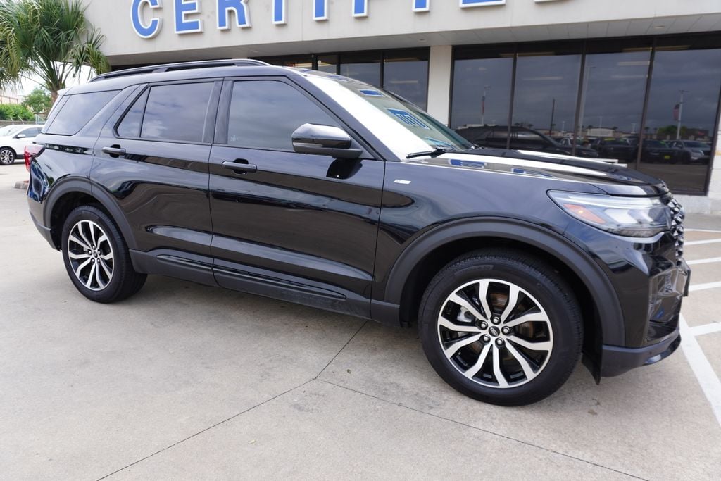 2025 Ford Explorer ST-LINE 4WD (PL535)'s photo