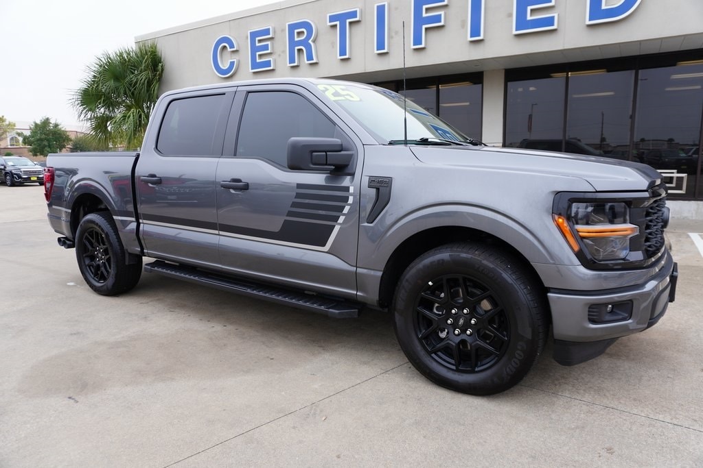 2025 Ford F-150 STX's photo