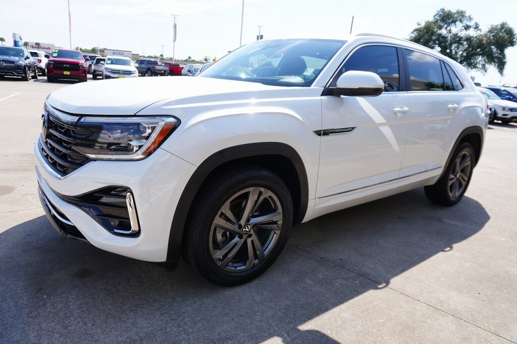 2024 Volkswagen Atlas Cross Sport SEL R-Line photo 3