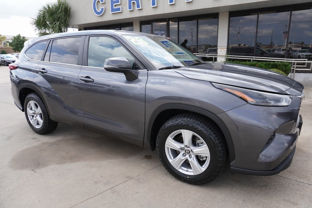 Used 2023 Toyota Highlander LE SUV