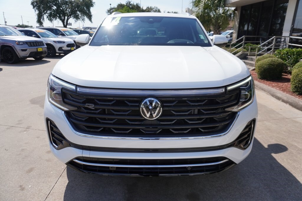 2024 Volkswagen Atlas Cross Sport SEL R-Line photo 2