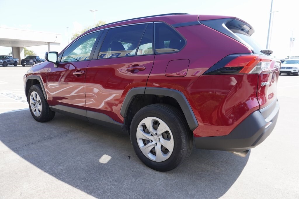 2019 Toyota RAV4 LE photo 3