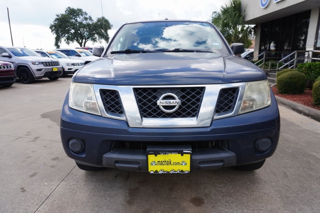 2015 Nissan Frontier SV photo 2
