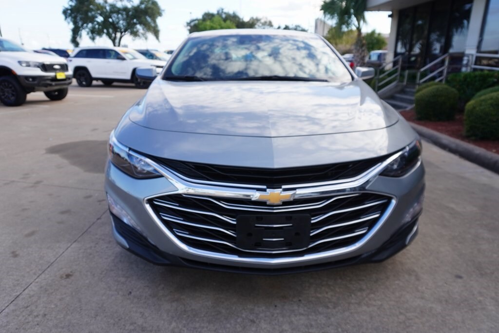 2024 Chevrolet Malibu 1LT photo 2