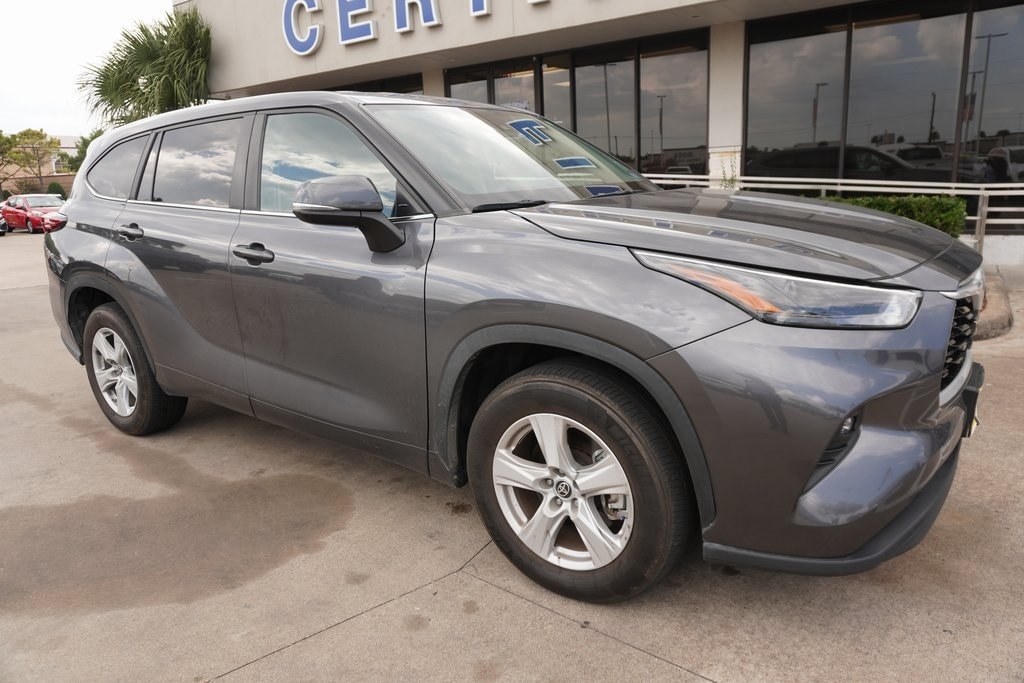 Used 2023 Toyota Highlander LE SUV