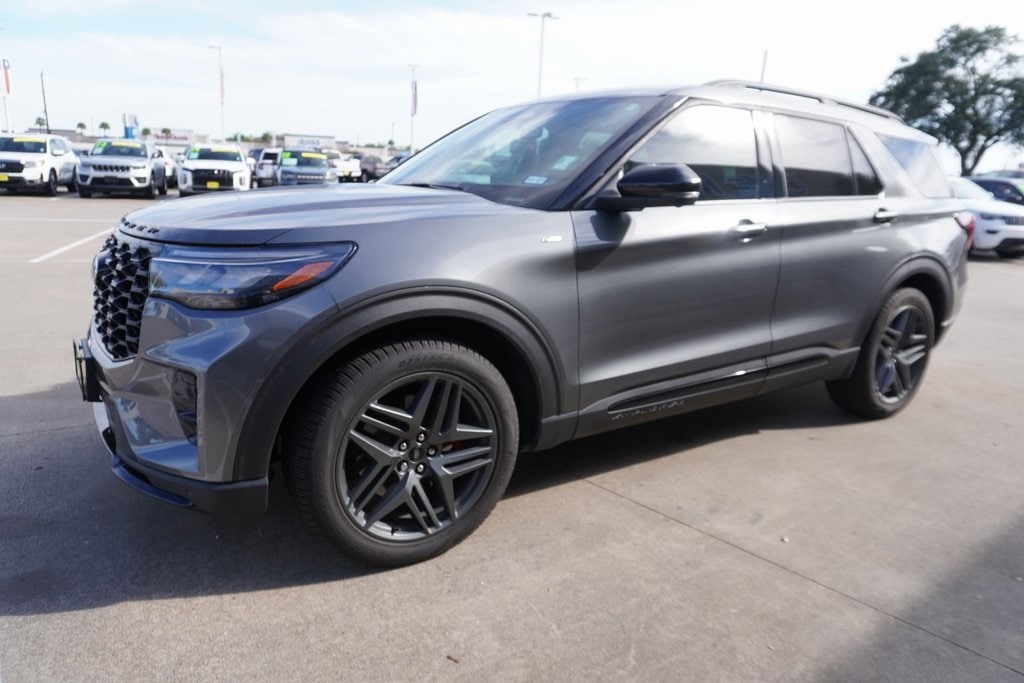 Used 2025 Ford Explorer ST-Line SUV