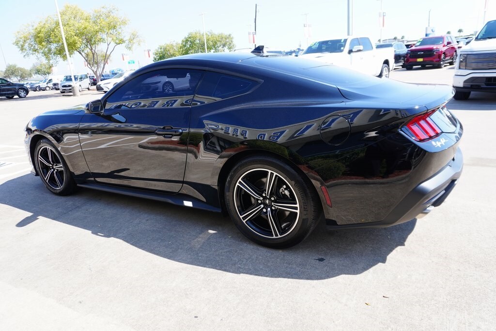 2025 Ford Mustang EcoBoost photo 4