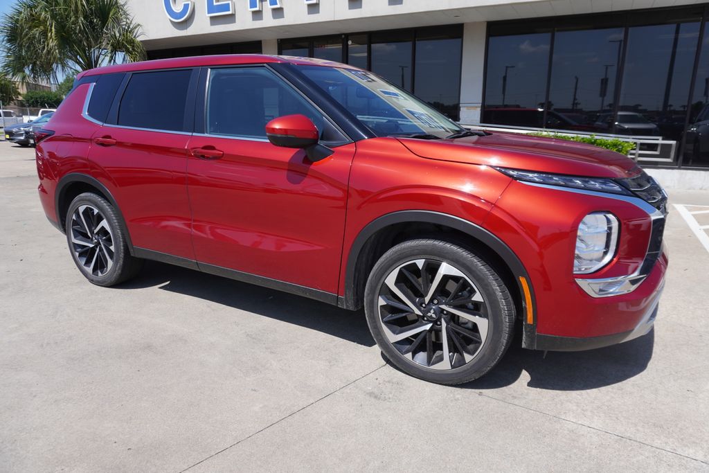 2024 Mitsubishi Outlander SE 2WD's photo