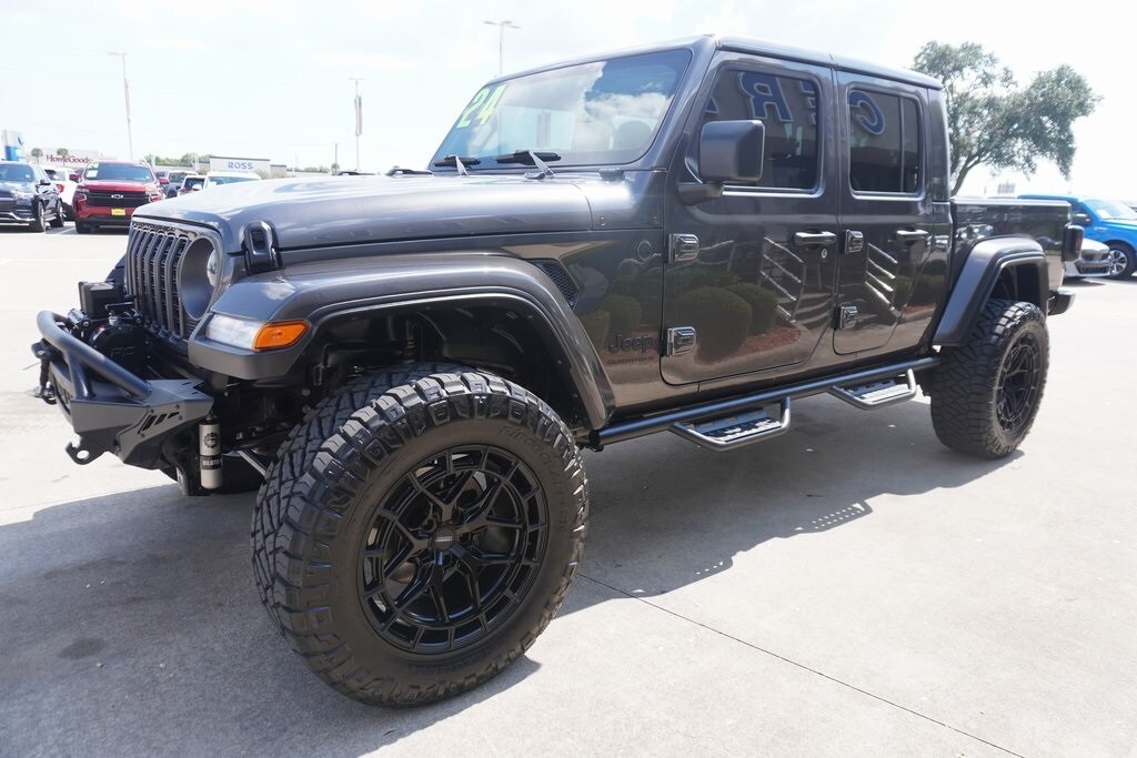 2024 Jeep Gladiator Sport photo 3