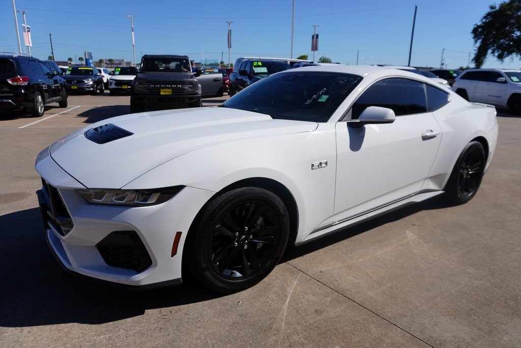 2024 Ford Mustang GT photo 2