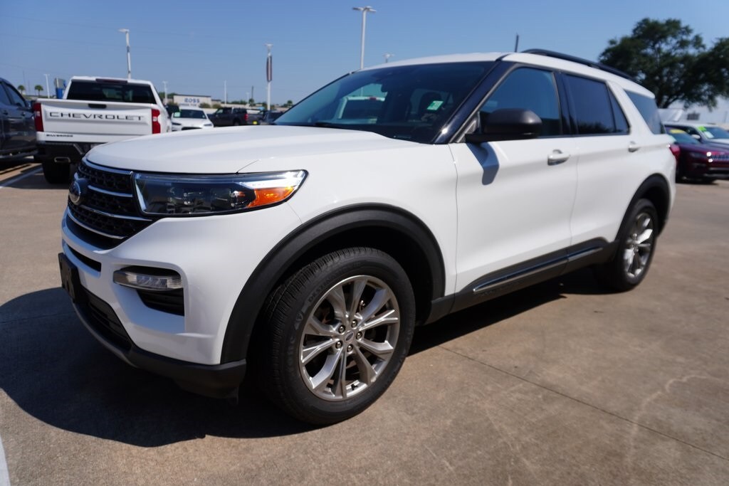 2022 Ford Explorer XLT photo 3