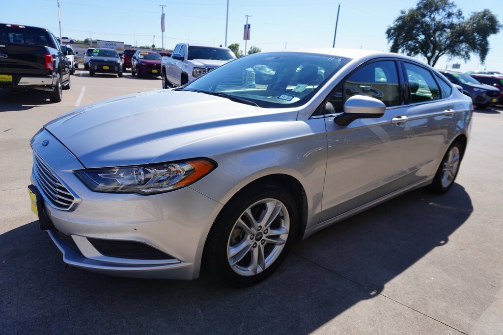 2018 Ford Fusion SE photo 2