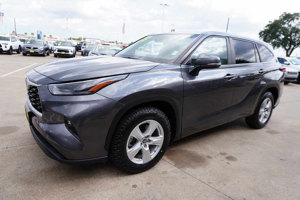 Used 2023 Toyota Highlander LE SUV