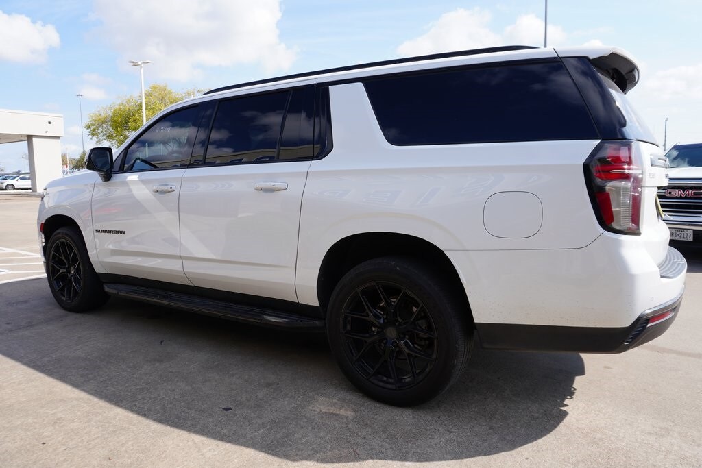 2022 Chevrolet Suburban RST photo 4