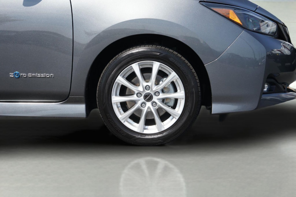 Used 2018 Nissan Leaf SV Hatchback