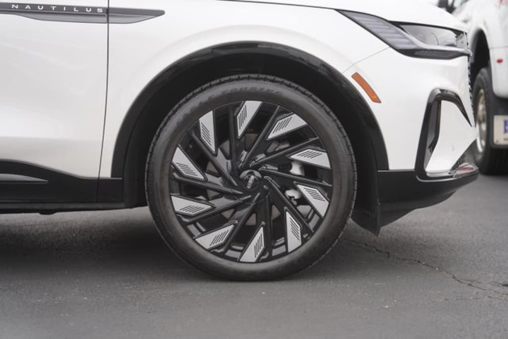 Used 2025 Lincoln Nautilus Reserve SUV
