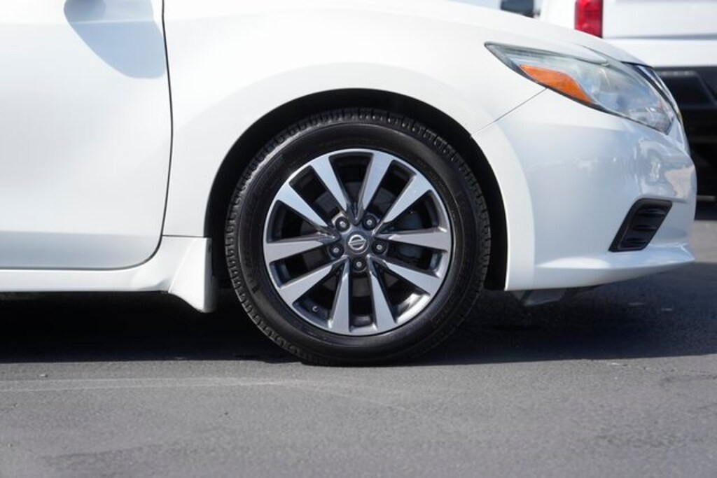 Used 2017 Nissan Altima 2.5 SV Sedan