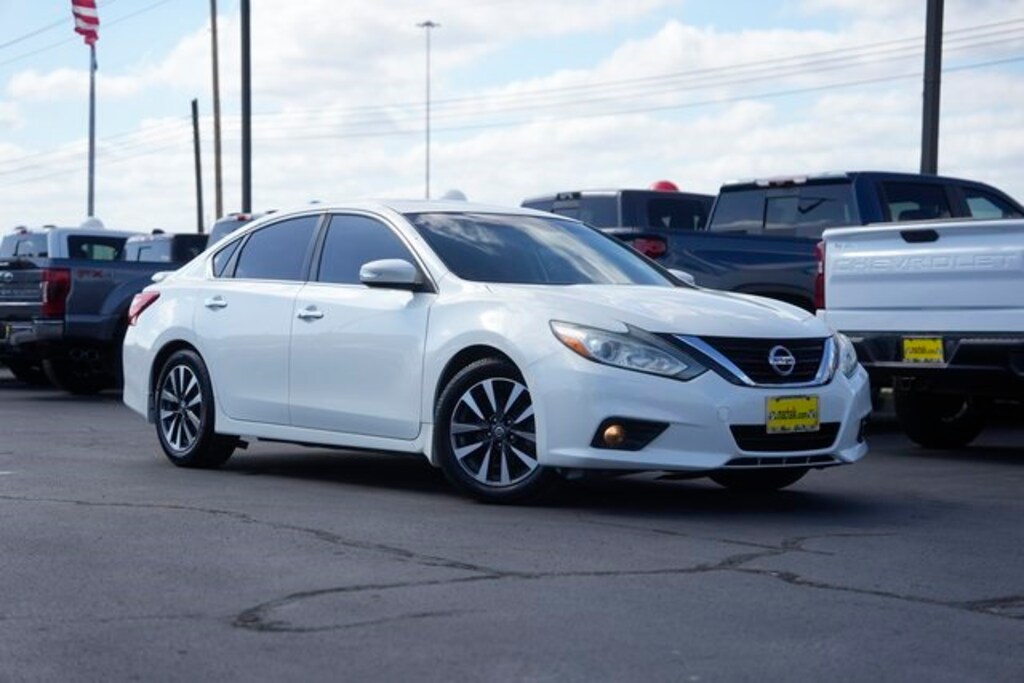 Used 2017 Nissan Altima 2.5 SV Sedan