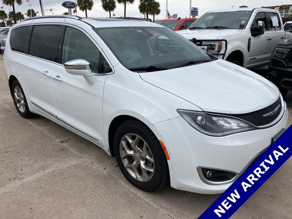 Used 2018 Chrysler Pacifica Limited Minivan/Van