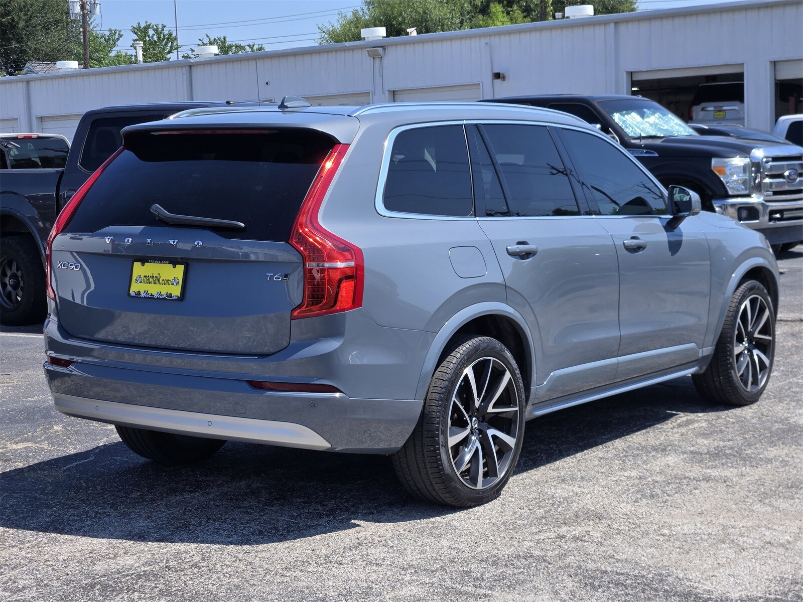 2022 Volvo XC90 T6 Momentum photo 3