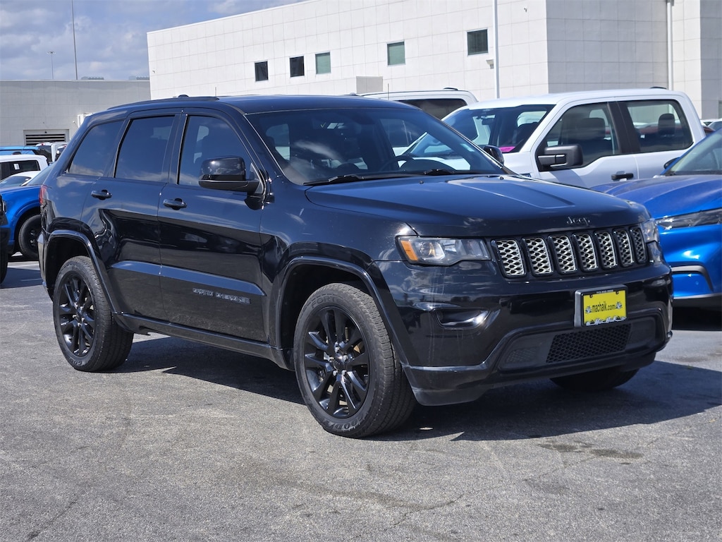 Used 2017 Jeep Grand Cherokee Altitude SUV