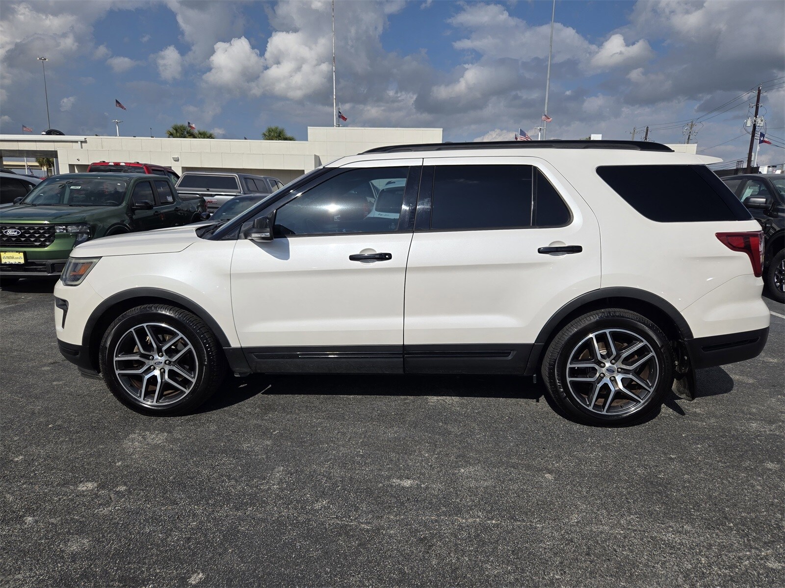 2018 Ford Explorer Sport photo 3